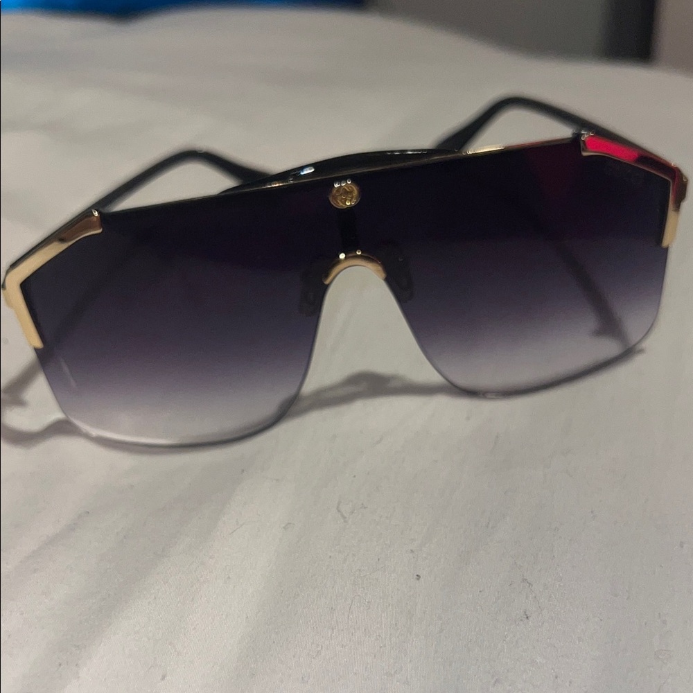 Gucci Black and Gold Gradient Sunglasses